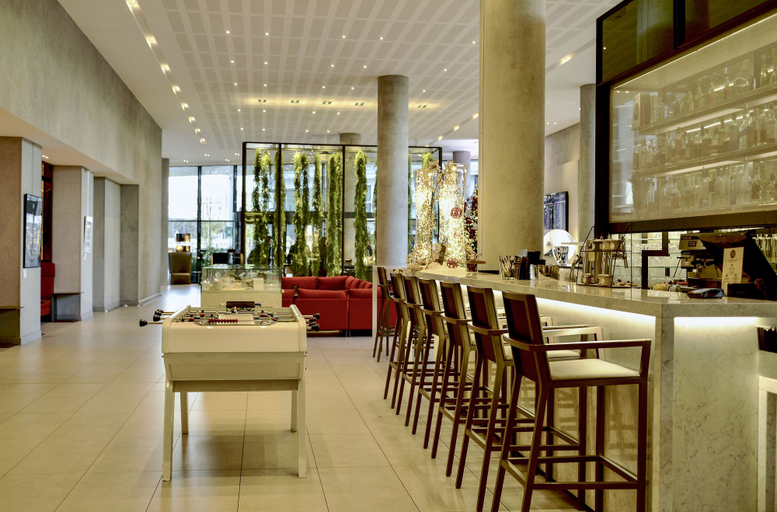 Food & Drinks 5, Radisson Blu CDG Airport Terminal Hotel, Paris, Seine-Saint-Denis