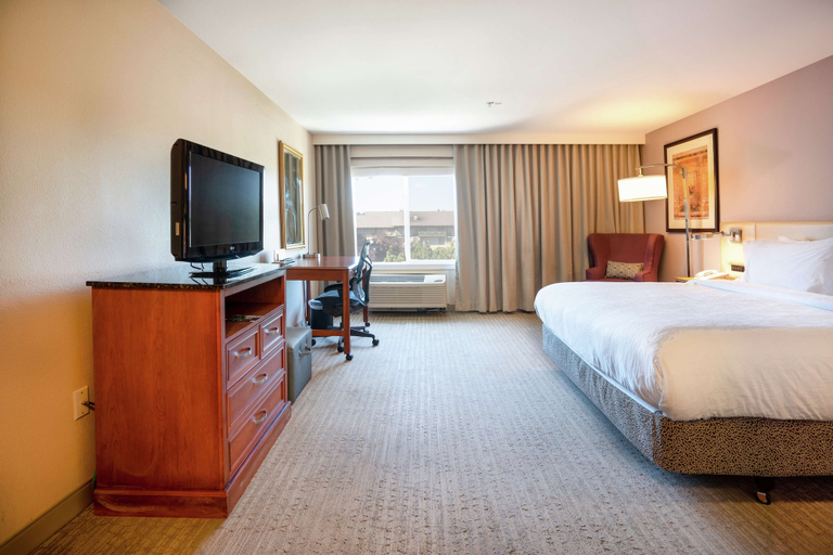 Bedroom 3, Hilton Garden Inn Seattle/Renton, King