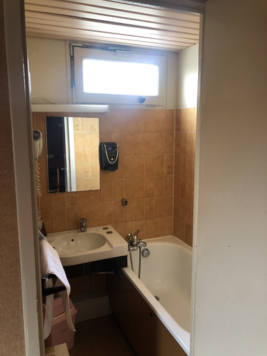 Bathroom, Hotel Le Drakkar, Eure