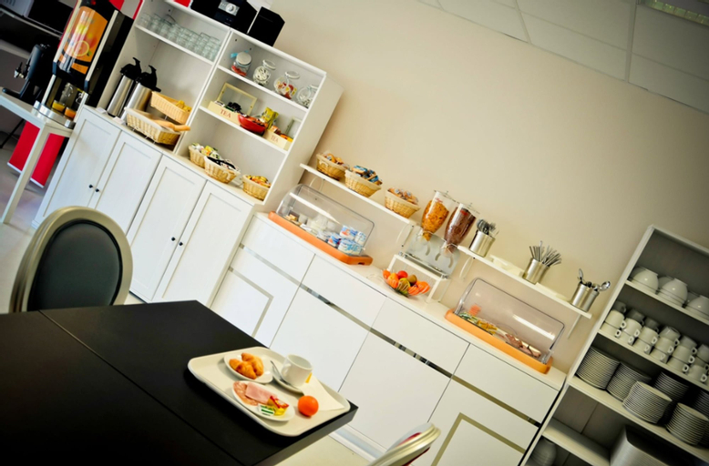Food & Drinks 13