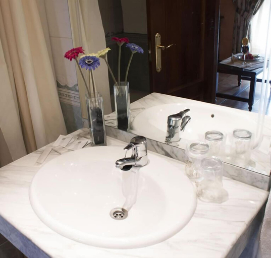 Bathroom 4, Hotel Asador Albenzaire, Granada