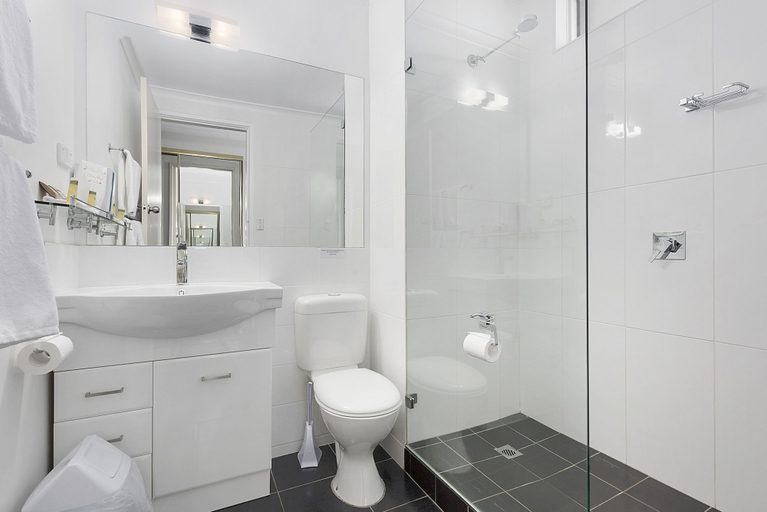 Bathroom 4, Beachfront Voyager Motor Inn, Burnie - Pt A
