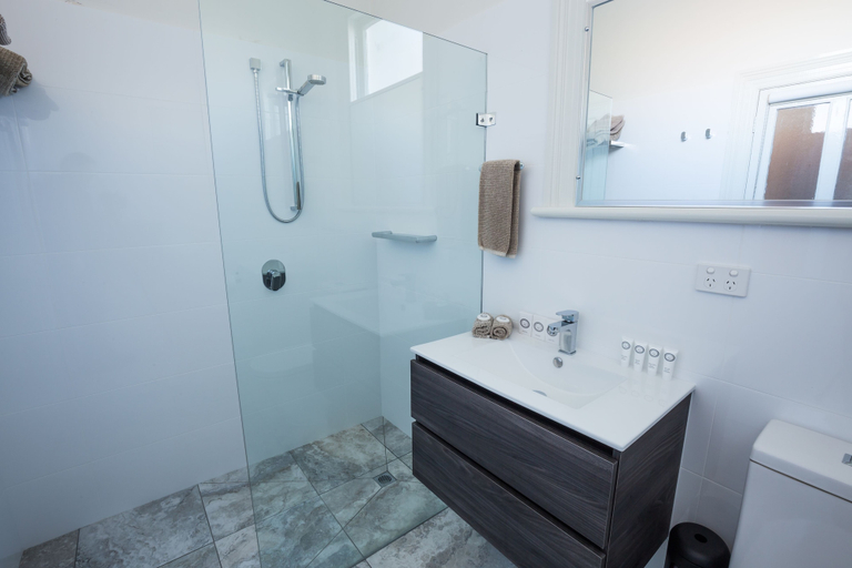 Bathroom 4, The Riversleigh, E. Gippsland - Bairnsdale