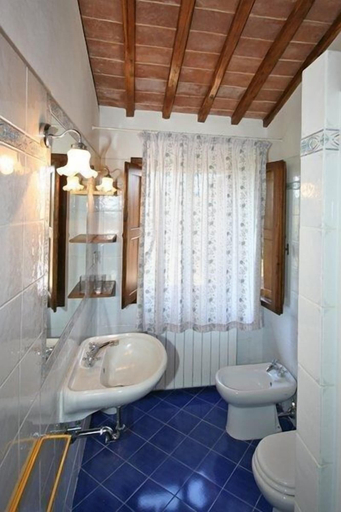 Bathroom 5, San Donnino, Siena
