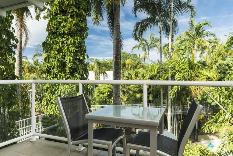 Exterior & Views 21