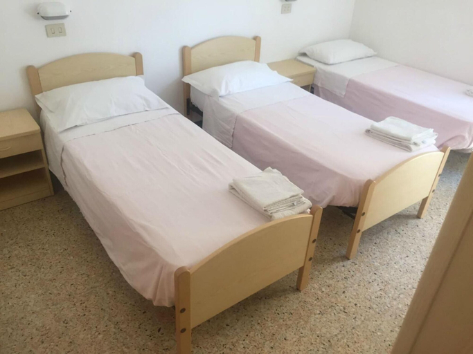 Bedroom 3, Hotel Ronconi, Rimini