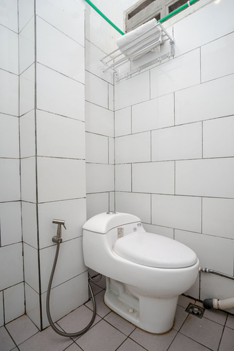 Bathroom 3, OYO 183 The Pipe House, Palembang