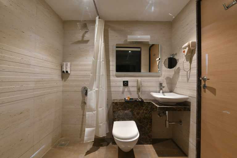 Bathroom 4, Picaddle The Luxury Boutique Resort, Satara