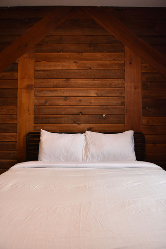 Bedroom 4, Party Hostel- Canmore Hotel Hostel, Division No. 15