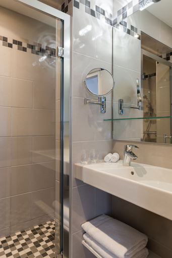 Bathroom 4, Hotel France Albion, Paris