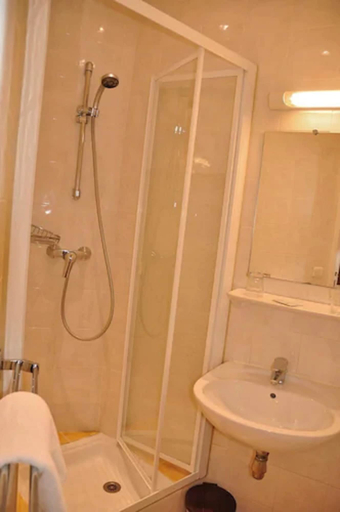 Bathroom 4, Hôtel Verlaine, Paris