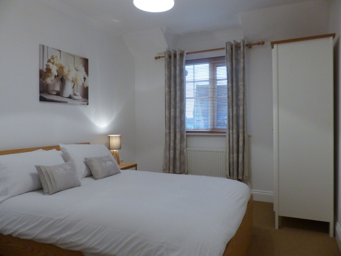 Bedroom 2, St Raphael House, Hampshire