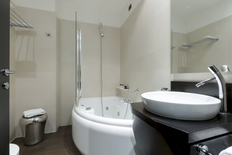 Bathroom 4, Palazzo Salgar, Napoli