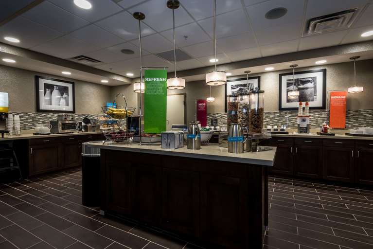 Food & Drinks 5, Hampton Inn & Suites Hammond, Lake