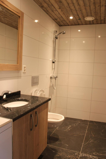 Bathroom 3, Elton Hotel, Vestre Toten