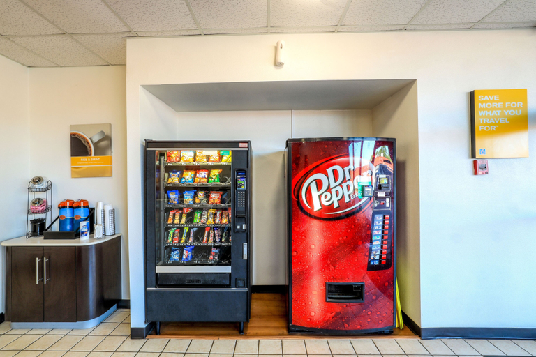 Food & Drinks 5, Motel 6 Longview, TX - North, Gregg
