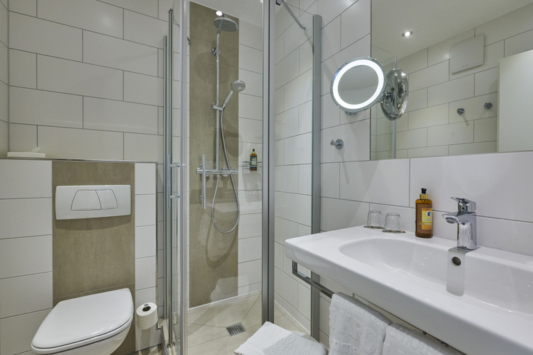 Bathroom 3, Hotel & Brauereigasthof Drei Kronen, Bamberg
