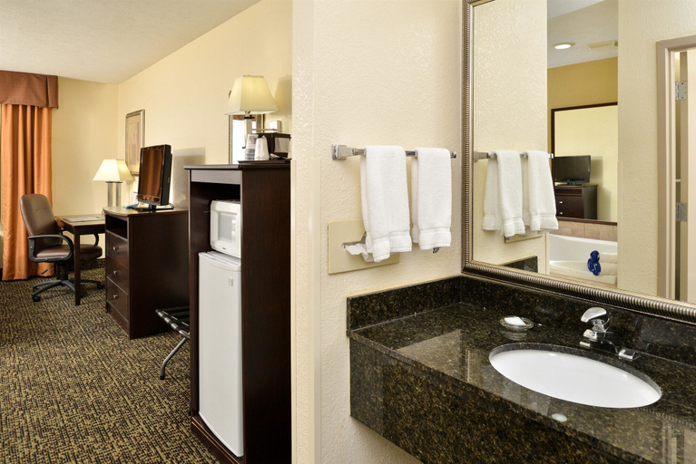 Bathroom 4, Best Western Inn, Lorain