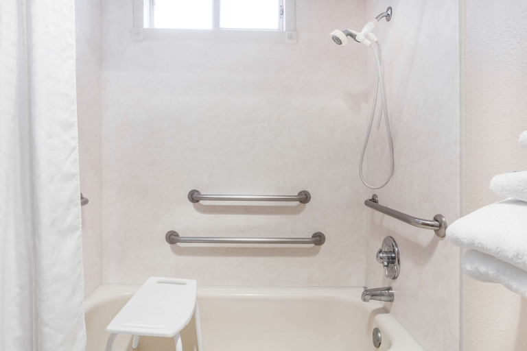 Bathroom 4, Days Inn By Wyndham Burns, Harney