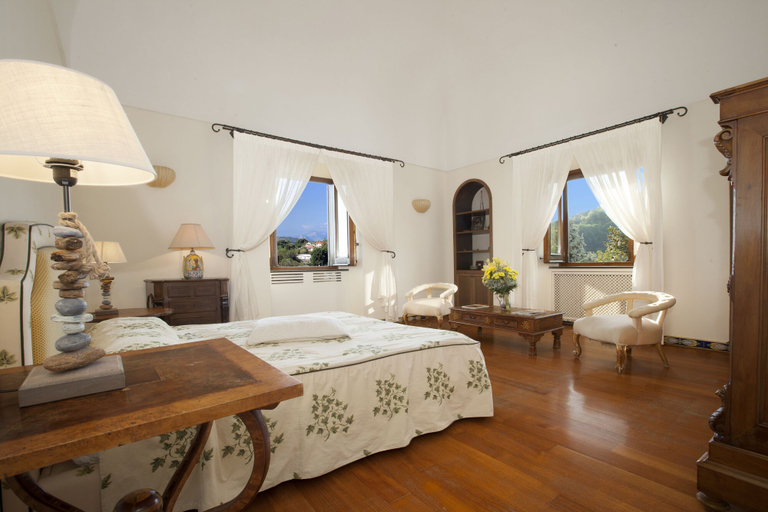 Bedroom 4, Villa Il Pino, Napoli