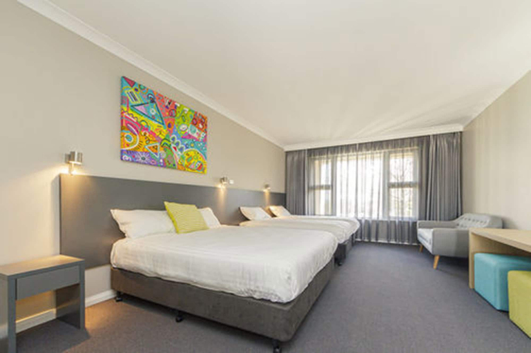Bedroom 3, Club Cowra Motel, Cowra