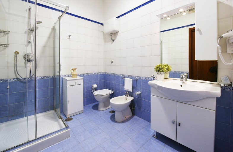 Bathroom 5, Villa Crawford - Religious Hospitality, Napoli