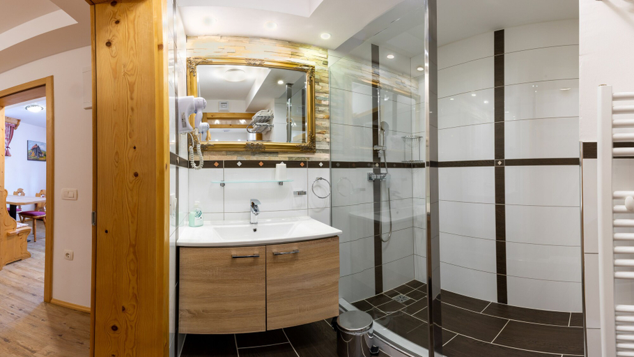 Bathroom 3, Villa Flora Apartments, Kranjska Gora