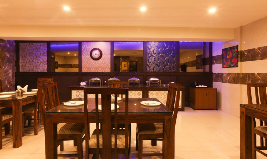 Food & Drinks 5, Anand Bhawan                                                               , Delhi