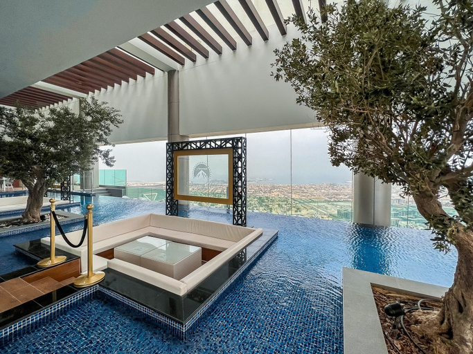 Pool 2, Luton Vacation Homes - Paramount Midtown, Dubai