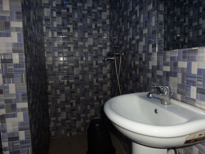 Bathroom 4, De Maria Inn Apartment, Alimosho