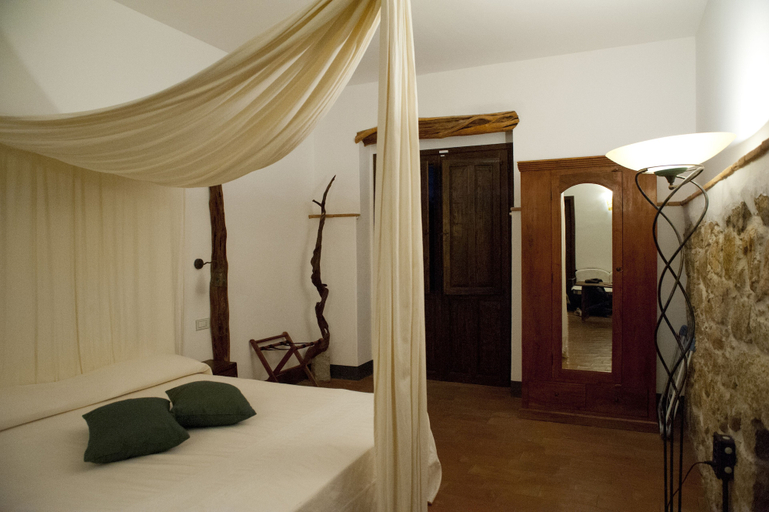 Bedroom 4, Nascar Hotel, Ogliastra