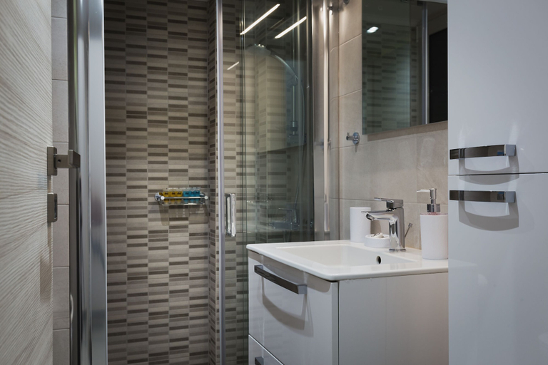Bathroom 2, 57m² Koukaki Luxury Flat next to Acropolis & Metro, Attica