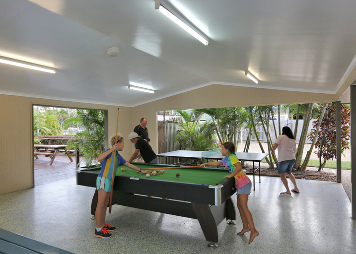Food & Drinks 5, Discovery Parks - Coolwaters Yeppoon, Livingstone - Pt B