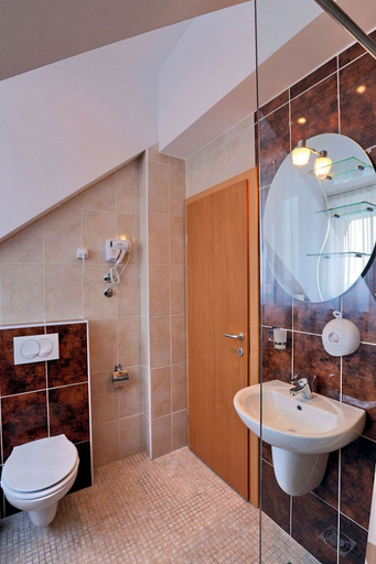 Bathroom 4, Hotel Novella Uno, Belgrade