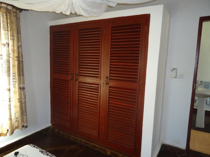 Bedroom 3, Simba Oryx Beach Cottages, Msambweni