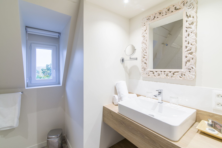 Bathroom 5, Manoir d'Hastings, Calvados