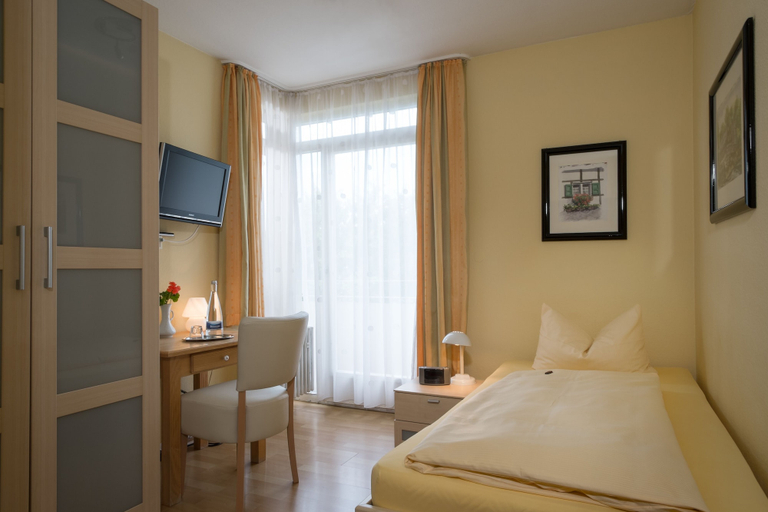 Bedroom 3, Hotel Nora, Breisgau-Hochschwarzwald