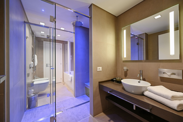Bathroom 5, DoubleTree by Hilton Hotel Yerevan City Centre, Yerevan