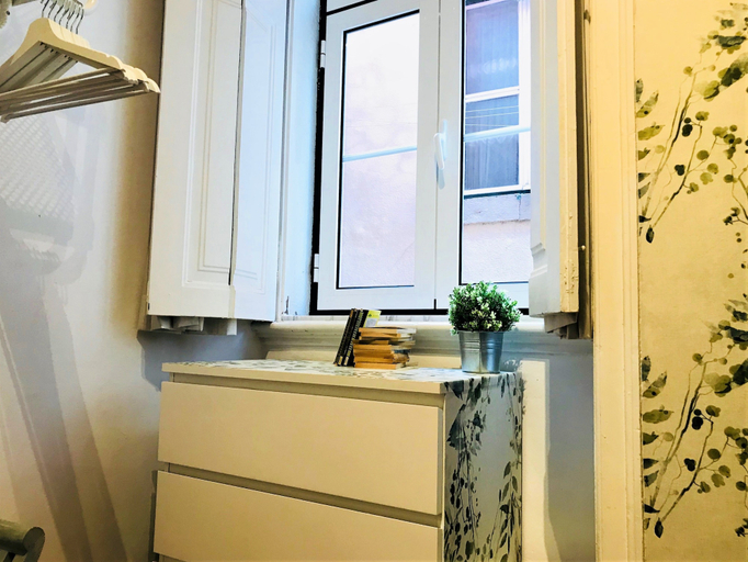 Others 4, Charming Flat with Great Terrace, Best Location, Lisbon