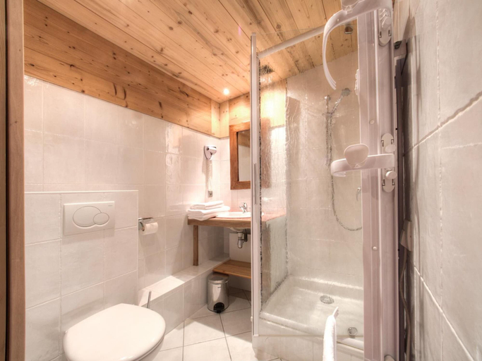 Bathroom 3, L'Oxygene, Savoie