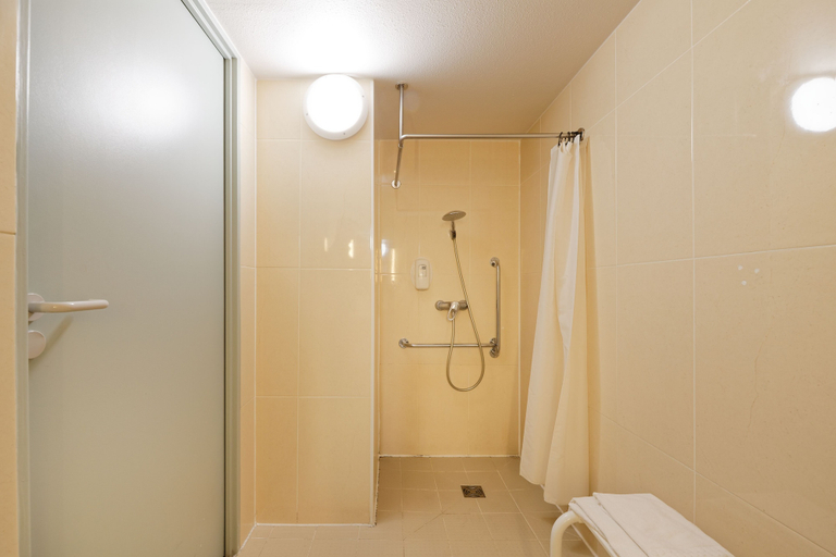Bathroom 4, B&B Hotel Lens Noyelles-Godault, Pas-de-Calais