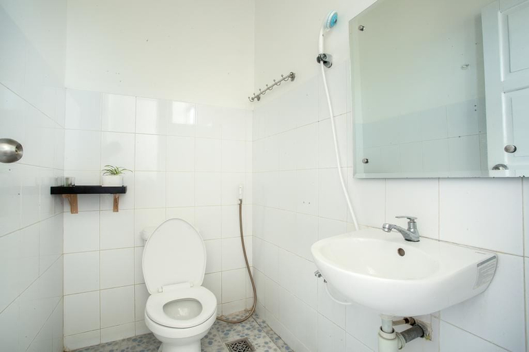 Bathroom 5, V3 Hostel, Nha Trang