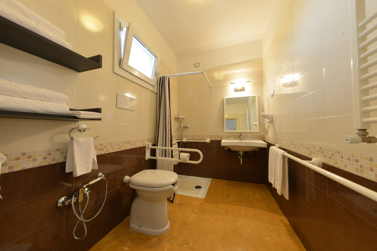 Bathroom 4, Donnosanto Residence, Brindisi