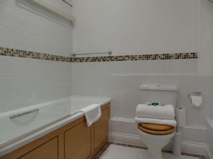 Bathroom 3, St Raphael House, Hampshire