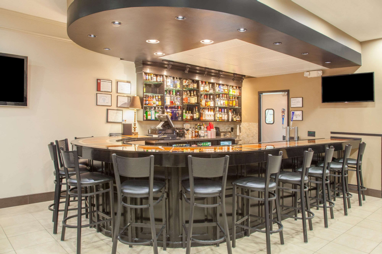 Food & Drinks 5, Hawthorn Extended Stay by Wyndham Bloomington, McLean
