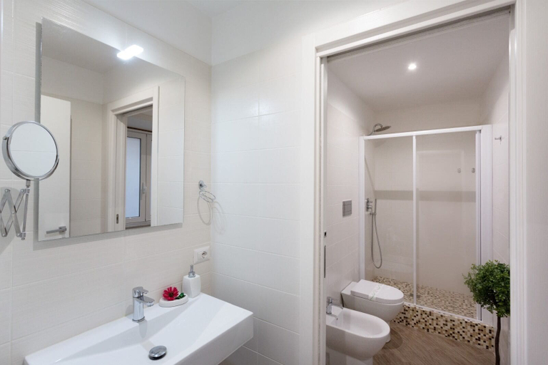 Bathroom 5, Le suites del duomo house, Catania