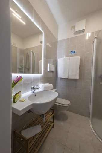 Bathroom 5, Hotel al Sole Bardolino, Verona