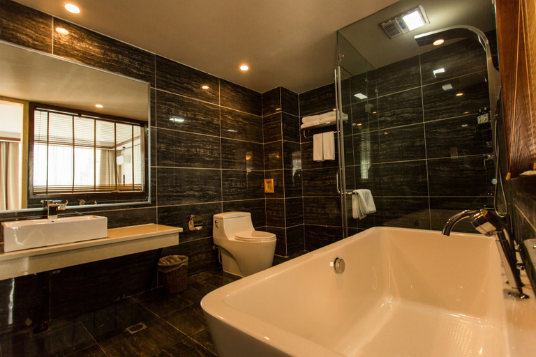 Bathroom 5, Wangshan Travelling With Hotel, Lijiang