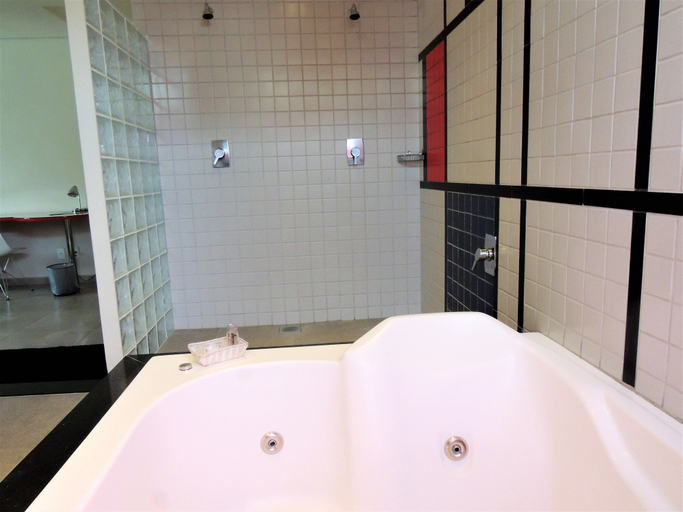 Bathroom 4, Mondrian Suite Hotel, São José dos Campos