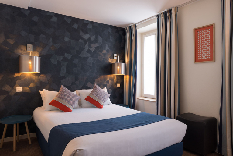 Bedroom 5, Hotel France Albion, Paris